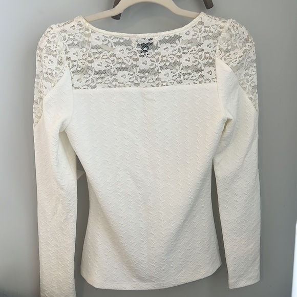 Leo Meets Virgo long sleeve shirt in white - Picture 3 of 4